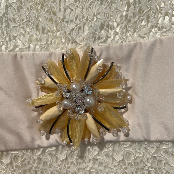 Xeniya Lace Dress - Picture 2 of 7